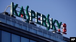 Kaspersky'nin ürün veya hizmetlerinin bir tehdit oluşturup oluşturmadığına ilişkin soruşturmanın ilk bulgularına yaptığı itirazları değerlendirdiğini belirten ABD Ticaret Bakanlığı, yazılımının yasaklanması kararının "sağlam temele dayandığını" tespit ettiğini söyledi. 