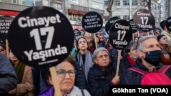 Türkçe ve Ermenice yayınlanan Agos gazetesinin kurucusu ve genel yayın yönetmeni Hrant Dink, katledilişinin 17. yılında, vurulduğu İstanbul Osmanbey’deki Sebat Apartmanı önünde, vurulduğu saat 15.00'te anıldı. 