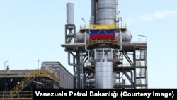 BM raporuna göre Venezuela ekonomisi yüzde 6,2 ile Latin Amerika’da en çok büyüyen ekonomi oldu. Bu büyümenin en önemli nedeni geçen yıl günde 876 bin varil olan petrol üretiminin 1 milyon varile yaklaşmış olması. 