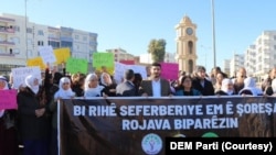 Mardin’de Suriye sınırındaki eylemde önce basın açıklaması yapıldı ardından nöbet eylemi başlatıldı.