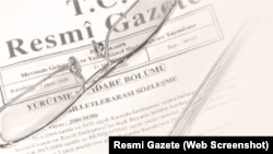 Resmi Gazete'nin bugünkü sayısında Cumhurbaşkanı kararı ile 28 Şubat davasında tutuklanan generallerin kalan cezaları, sürekli hastalık, sakatlık ve kocama hali nedeniyle kaldırıldı.