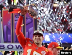 Mahomes'un 28 yaşında üç Super Bowl şampiyonluğu var.