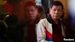 Cựu tổng thống Philippines Rodrigo Duterte phát biểu trong buổi mít-tinh tuyên bố ứng cử viên thượng nghị sĩ của đảng chính trị PDP-Laban trước cuộc bầu cử giữa nhiệm kỳ, tại Club Filipino ở San Juan, Metro Manila, ngày 13/2/2025.