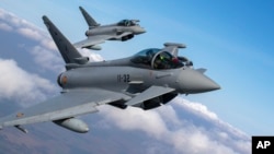 Eurofighter Typhoon jetleri, Airbus, BAE Systems ve Leonardo şirketleri tarafından temsil edilen Almanya, İngiltere, İtalya ve İspanya'dan oluşan bir konsorsiyum tarafından üretiliyor.